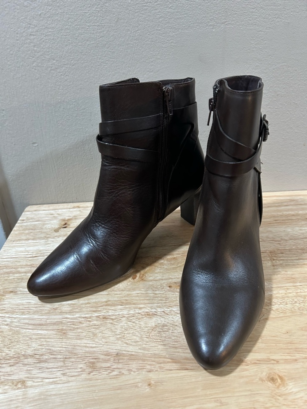 Lauren Ralph Lauren EUC Dark Brown Leather Ankle Booties with Buckle Strap - Picture 3 of 11